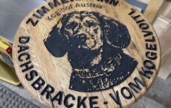 'Family Name w/ Custom Artwork' Barrel Head